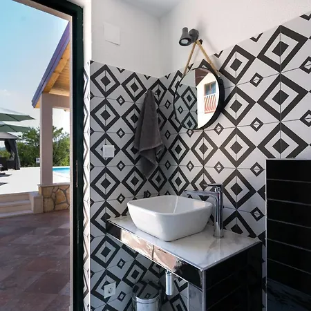 Dida Dinko - Peaceful Getaway W/ Pool & Bbq