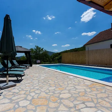 Dida Dinko - Peaceful Getaway W/ Pool & Bbq *